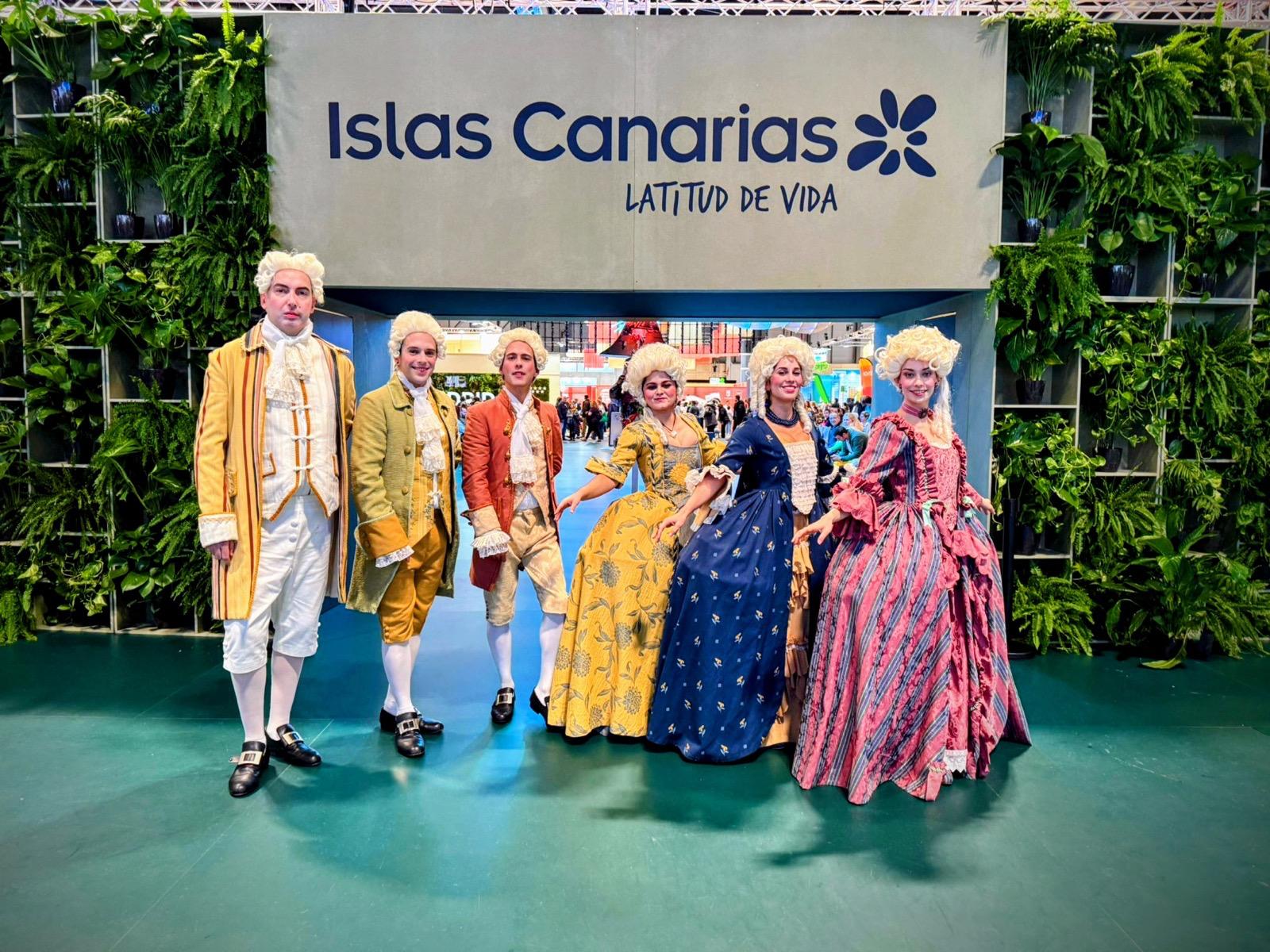 Lee más sobre el artículo Santa Cruz de La Palma muestra en Fitur una breve escenificación del Minué como embajador de las Fiestas Lustrales