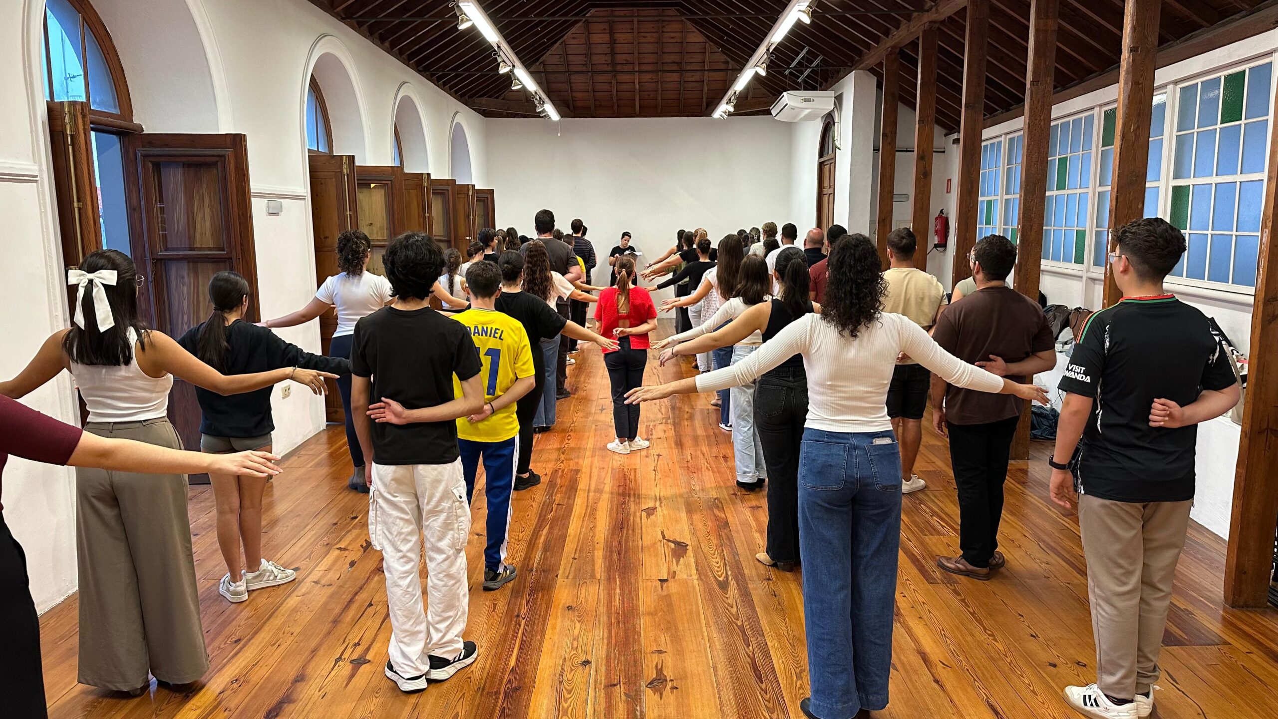 Lee más sobre el artículo Elegidas las parejas que bailarán el ‘Minué’ de la Bajada de la Virgen de las Nieves 2025