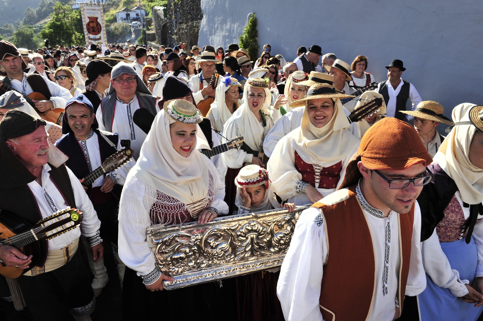 Lee más sobre el artículo Santa Cruz de La Palma afronta una intensa programación este fin de semana con la Bajada del Trono como acto principal