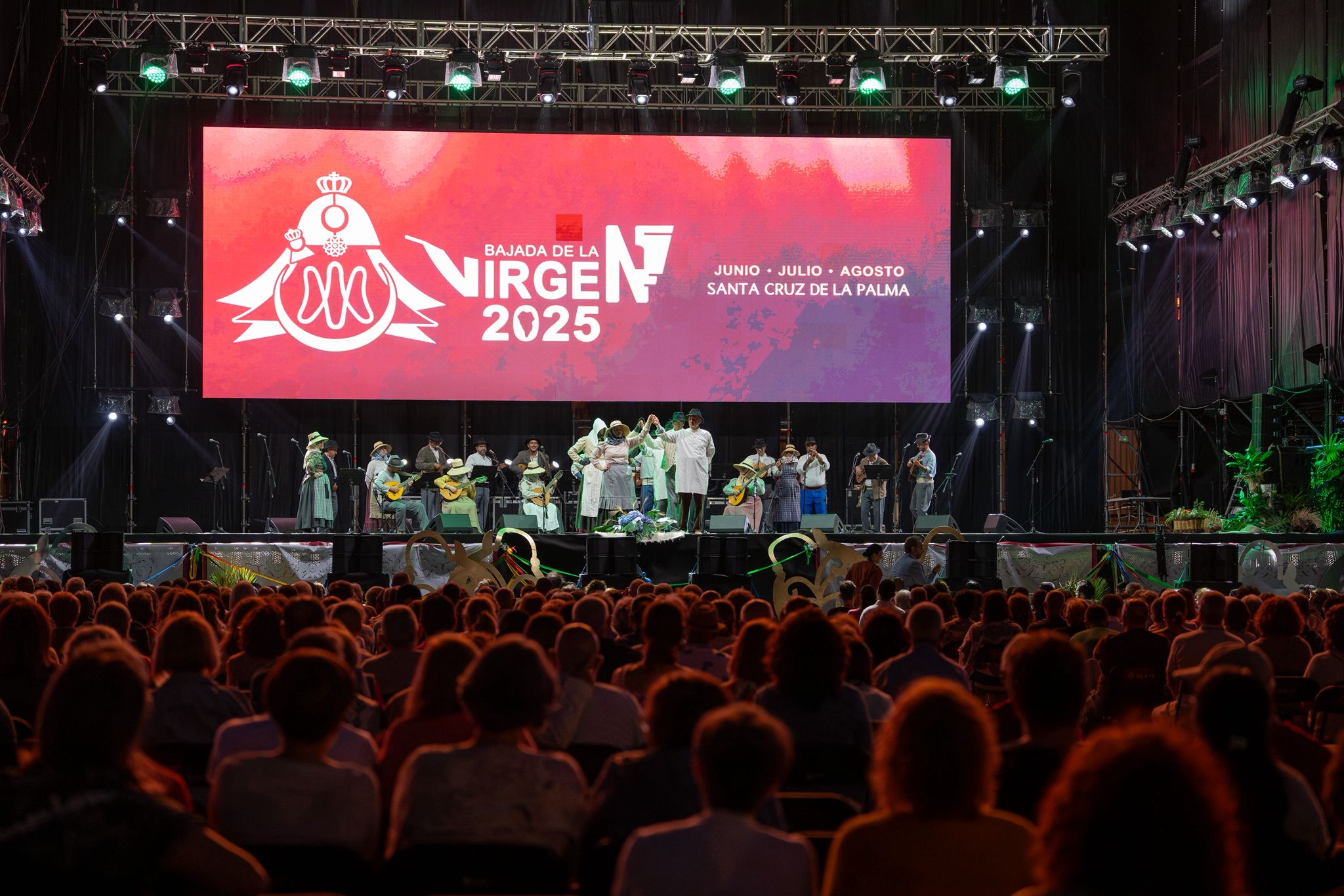 Lee más sobre el artículo El Festival Folclórico Regional de la Bajada de la Virgen de las Nieves ambienta la capital palmera con la música tradicional canaria